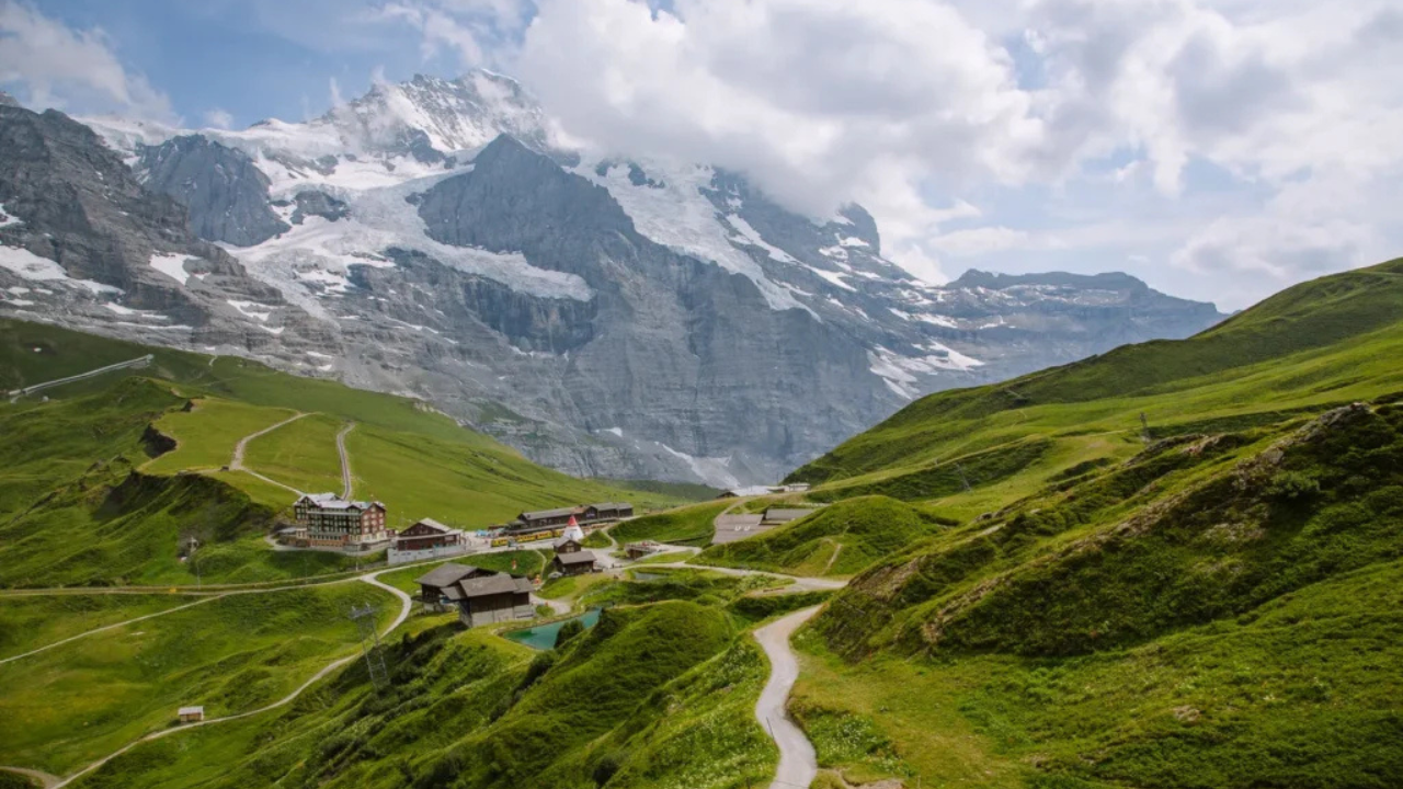 12 Best Hikes in Switzerland: Maps, Instructions, and Adventures for 2025