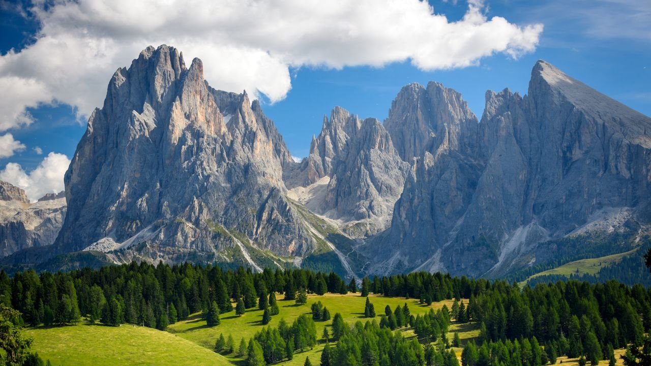 Guide for First-Time Visitors to the Italian Dolomites: What to Do and Essential Tips for 2025