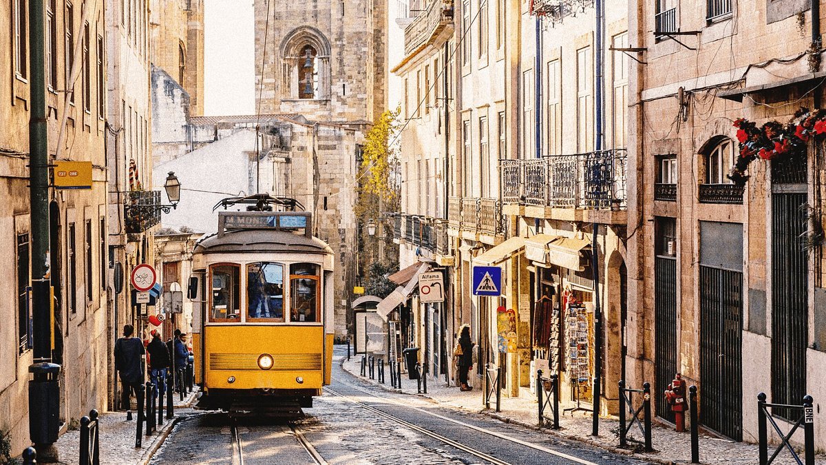 17 Best Things to Do in Lisbon: A Comprehensive Guide with Map and Tips