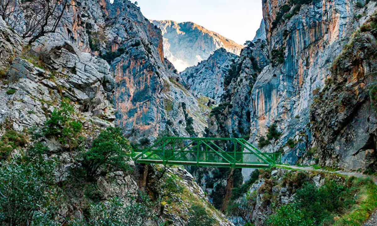 How To Hike The Ruta del Cares Trail, Spain: A Comprehensive Guide with Map & Instructions